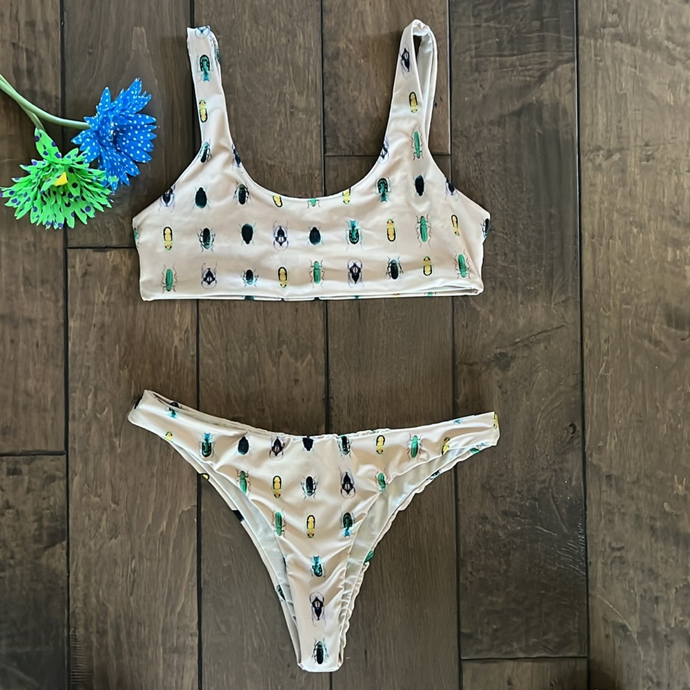 Like New La Gotta “Creepy Crawlers” Beetle Bikini, M